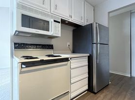 802 Old Settlers Trl