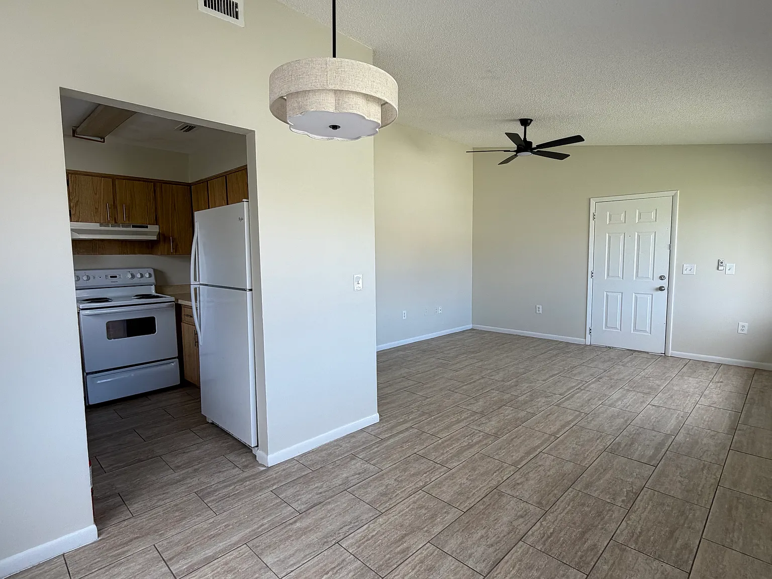 2 bed, 1312 sqft, $1,425 — Photo 3