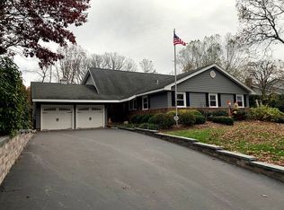 9 Wheelright Way, Smithtown, NY 11787