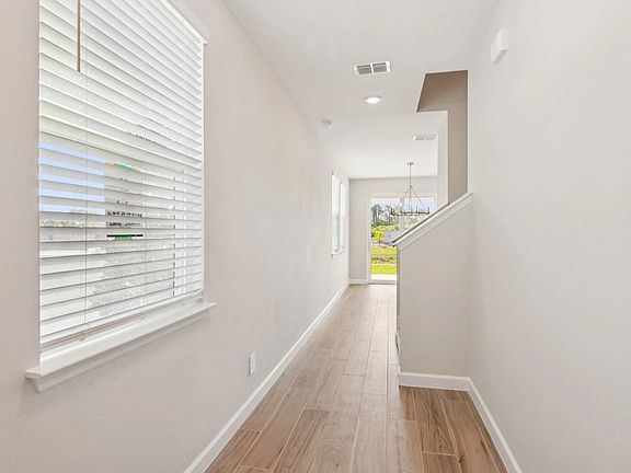 Foyer into the home