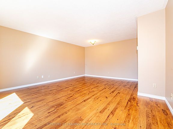 4th image of 815 Douglas Ave