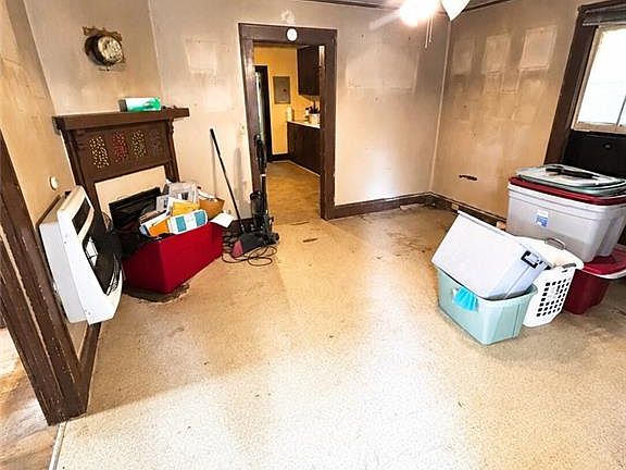4th image of 215 Upton St