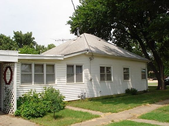 2nd image of 201 N Ozark St