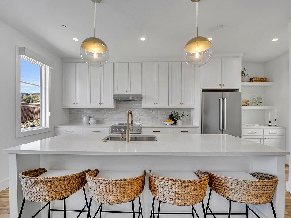 1st image of 7207 Gaston Ave #906