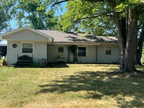 221 W Central St, Atwood, IL 61913