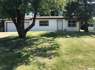 1949 Glendale Rd, Clinton, IA 52732