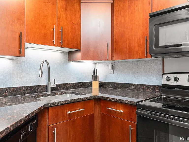 1001 W Jefferson Ave #7G — Photo 24