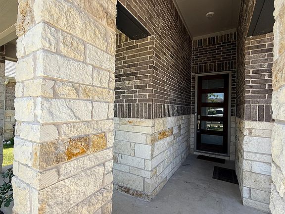 5th image of 2037 Saddlery St