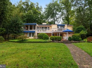 6514 Lakeview Dr, Falls Church, VA 22041