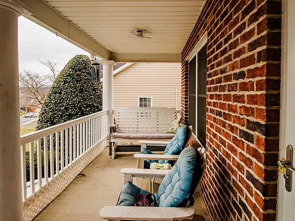 2nd image of 386 Hickory Grove Cir
