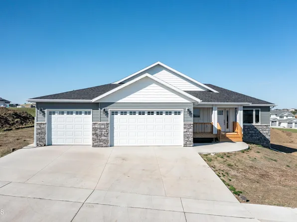 2108 Monarch Ave, Bismarck, ND 58503
