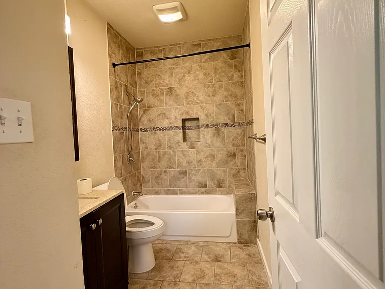 419 W Lullwood Ave — Photo 14