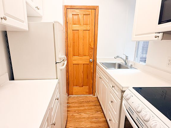 3rd image of 234 Thompson St APT 7