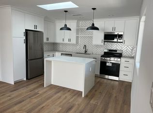 6901 Variel Ave, Canoga Park, CA 91303