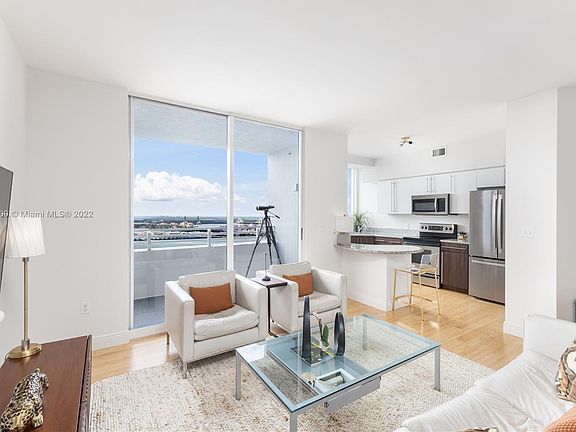 5th image of 1330 West Ave #Penthouse 02