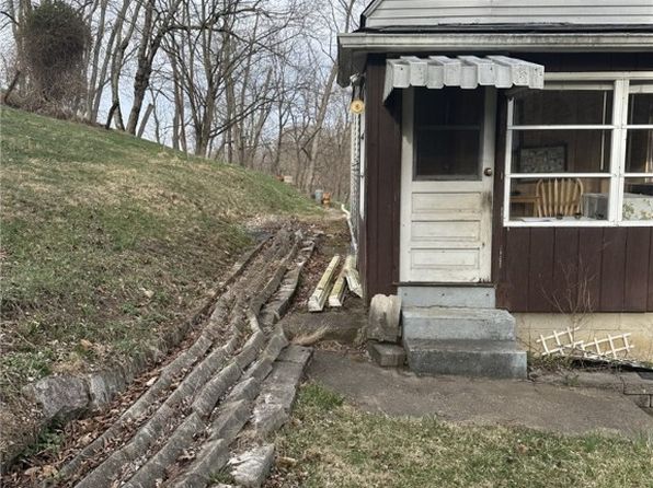 67 Pumpkin Center Rd, Finleyville, PA 15332