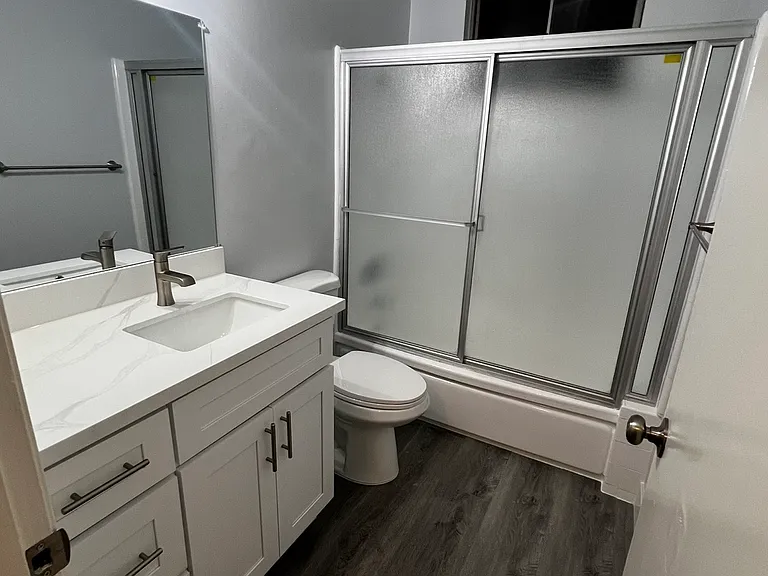 1124 N Columbus Ave #6 — Photo 6