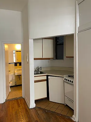 Rented by Eric Goodman Realty Corp | media 6