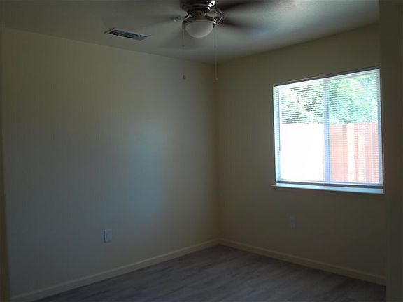 4th image of 1852 Hile Ave
