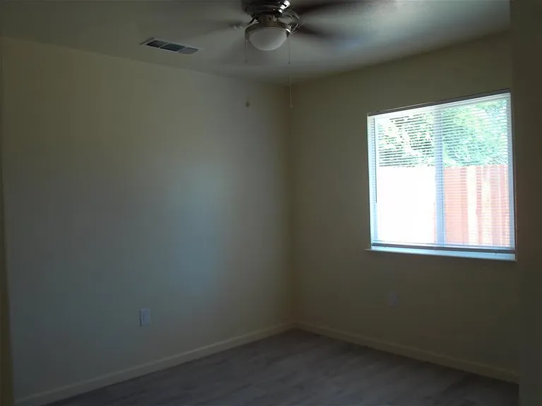 1852 Hile Ave — Photo 12