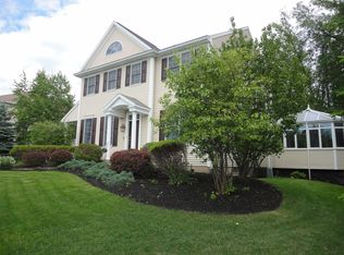 37 Dutch Meadows Dr, Cohoes, NY 12047