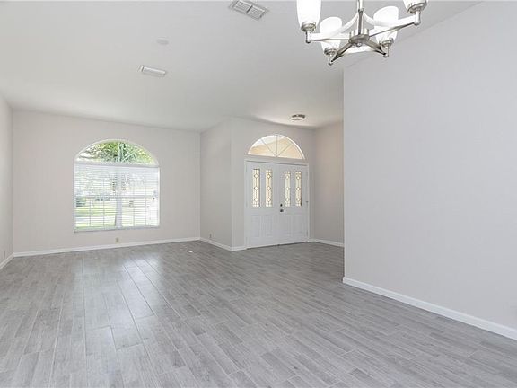 3rd image of 361 Hedgerow Ln