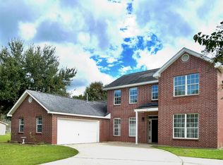 18 Lakeview Dr, Ocean Springs, MS 39564