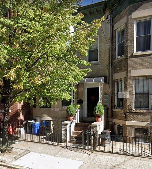 1st image of 1633 E 15th St