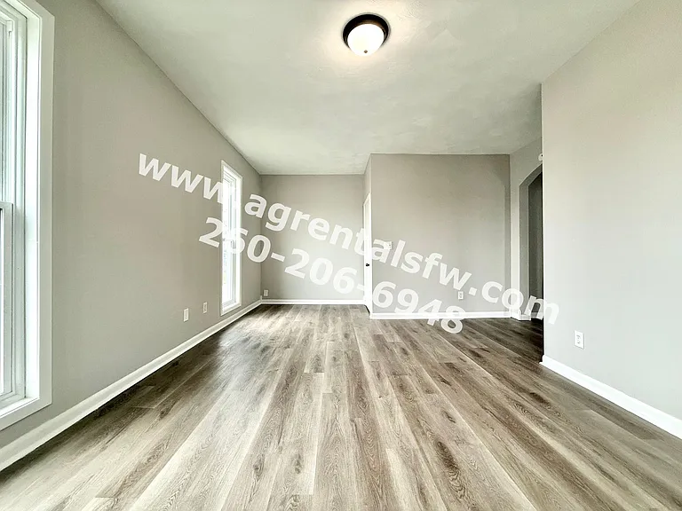 615 S Jefferson St — Photo 3