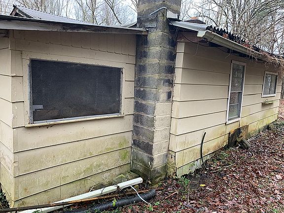 4th image of 1218 Estates Dr