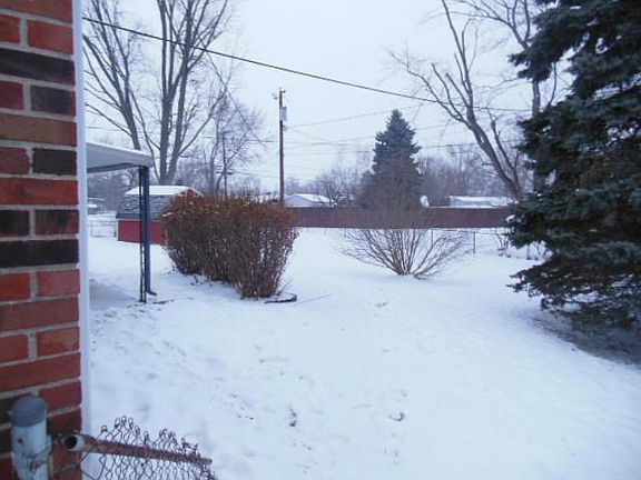3rd image of 400 Neal Dr
