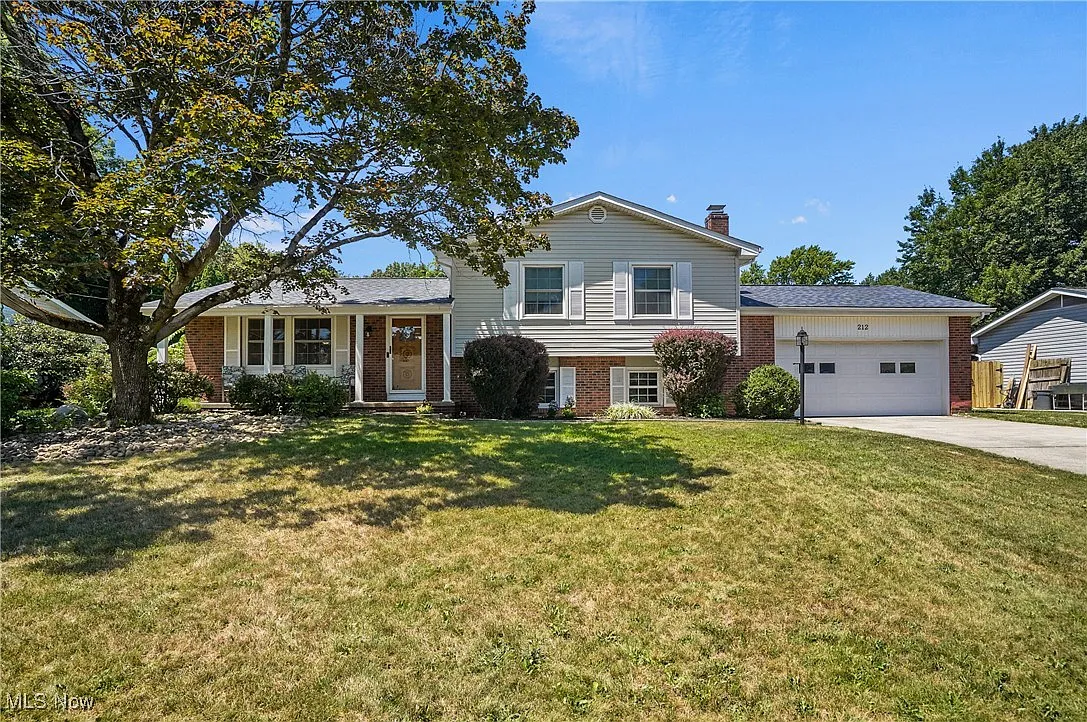 212 High Point Cir photo 1