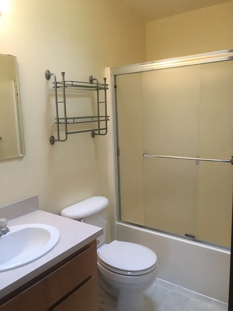 LEWIS-8046 — Photo 1