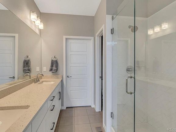 3rd image of 427 Primrose Ln