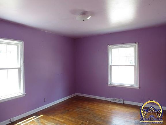 3rd image of 2520 SW Washburn Ave