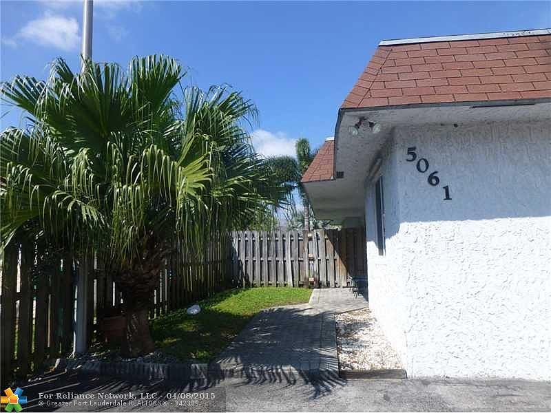 1st image of 5061 SW 40th Ave #1-2