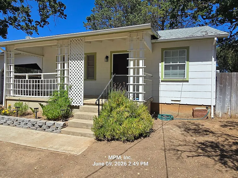 6505 Marchant Ave — Photo 1
