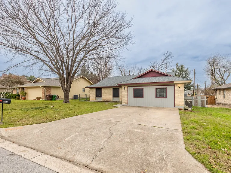 2202 Oxford Blvd — Photo 56