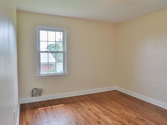 5th image of 234 McArthur Cir