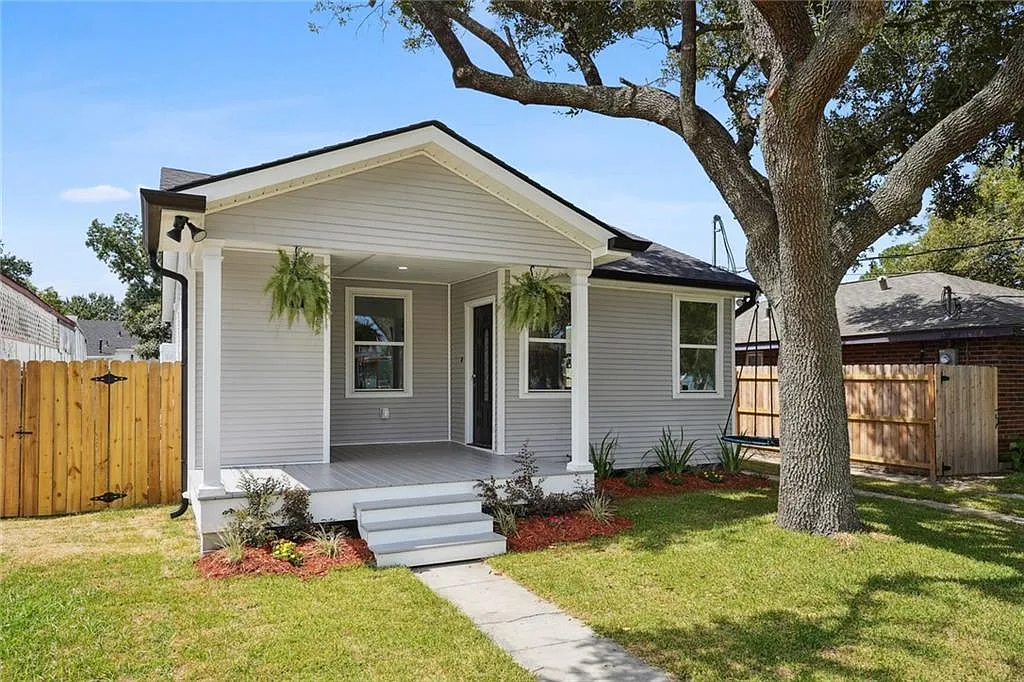 3 bed, 1400 sqft, $2,400 — Photo 2