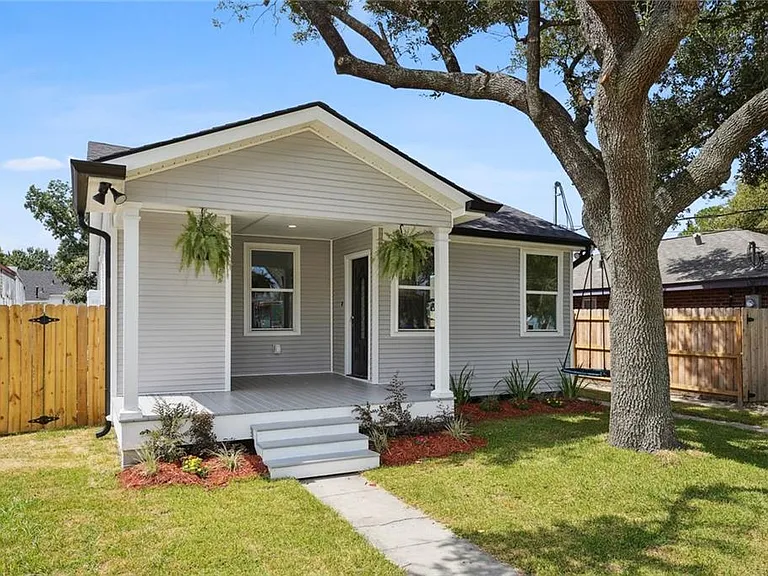 43 Labarre Pl — Photo 2