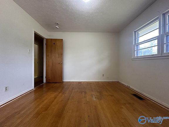 5th image of 4209 Scottdale Pl NW