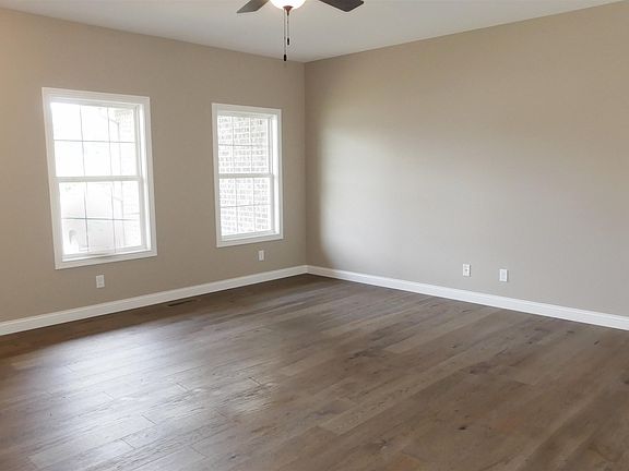 3rd image of 1610 Hills Dr