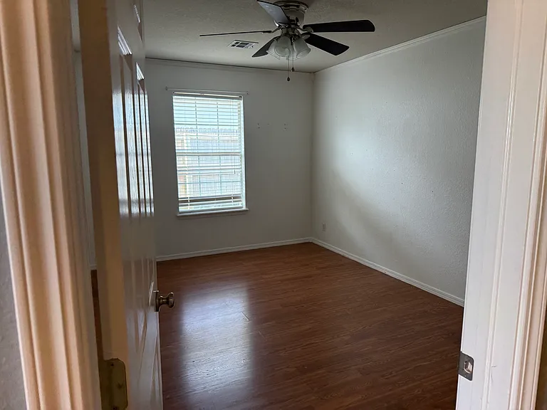 11705 S Fir Ave — Photo 8