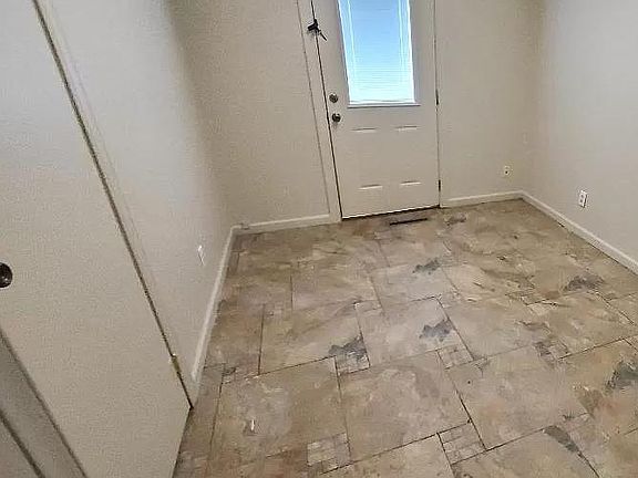 5th image of 1010 S Eastview Dr