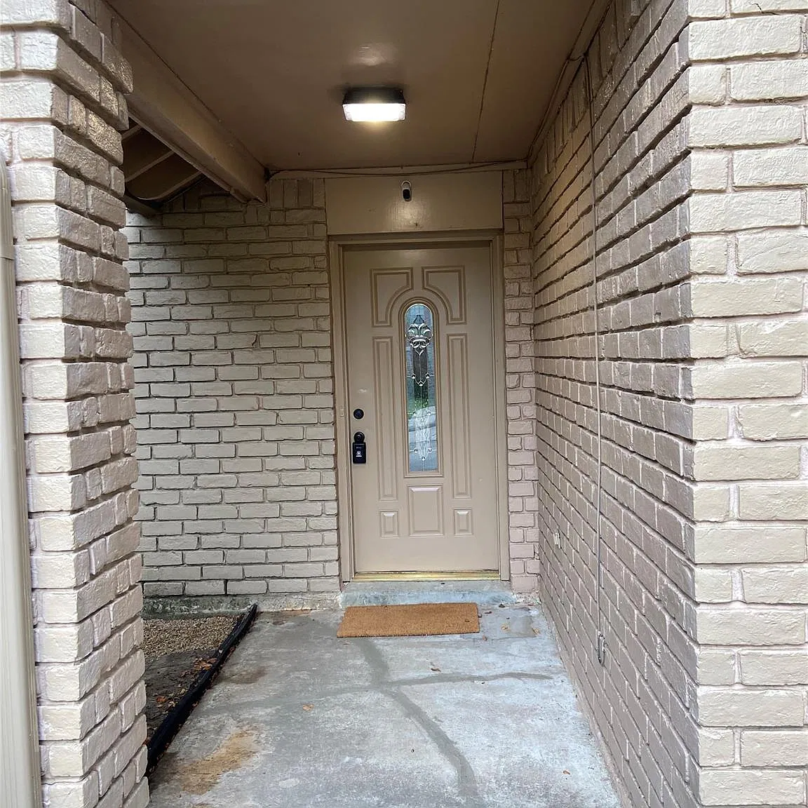 4 bed, 2.5 bath, 2118 sqft, $1,950 — Photo 2