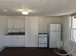 152 Regent Ave APT 1F, Providence, RI 02908