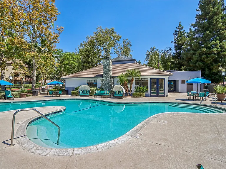 Creekside Alta Loma — Photo 1