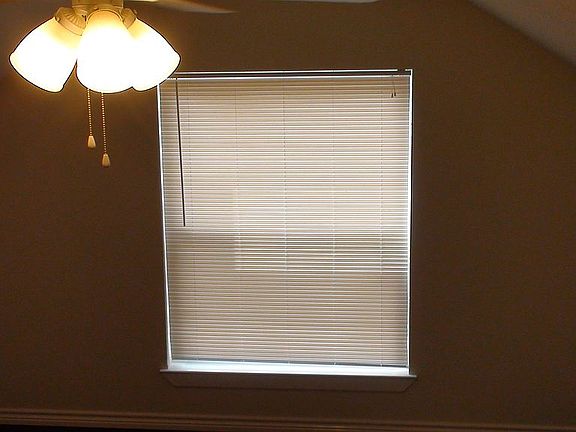 5th image of 2680 Linson St