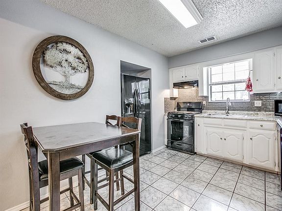 5th image of 109 Deerwood Ln